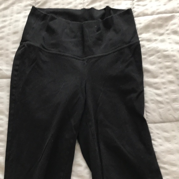 Old navy maternity yoga stretchy pants size small - Picture 2 of 3